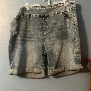 NWT stretchy plus size Jean shorts